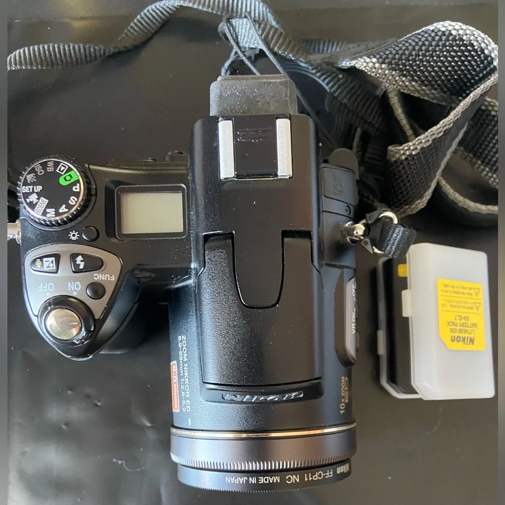 NIKON Coolpix E8800 VR 10x 8MP Digital Camera - CHARGER/EXTRA BATTERY INC.